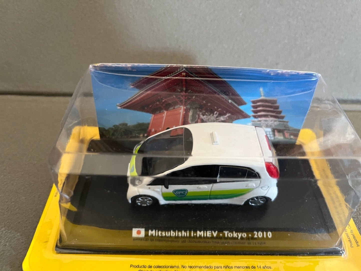 Voiture Miniature Mitsubishi i-MiEV Tokyo 2010 Taxi du Monde au 1/43