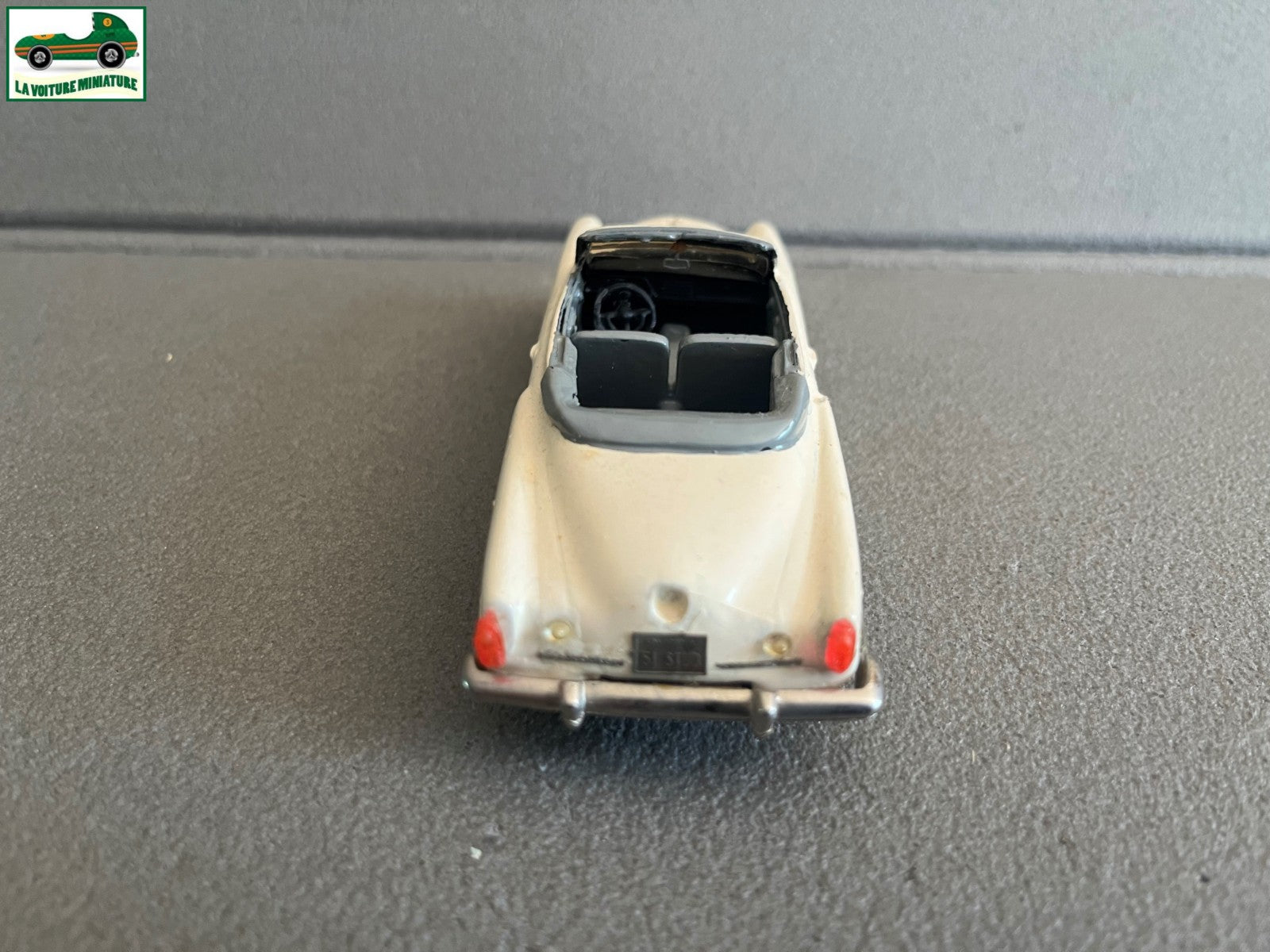Voiture Miniature Kit monté Studebaker 51 Provence Moulage au 1/43 Défauts