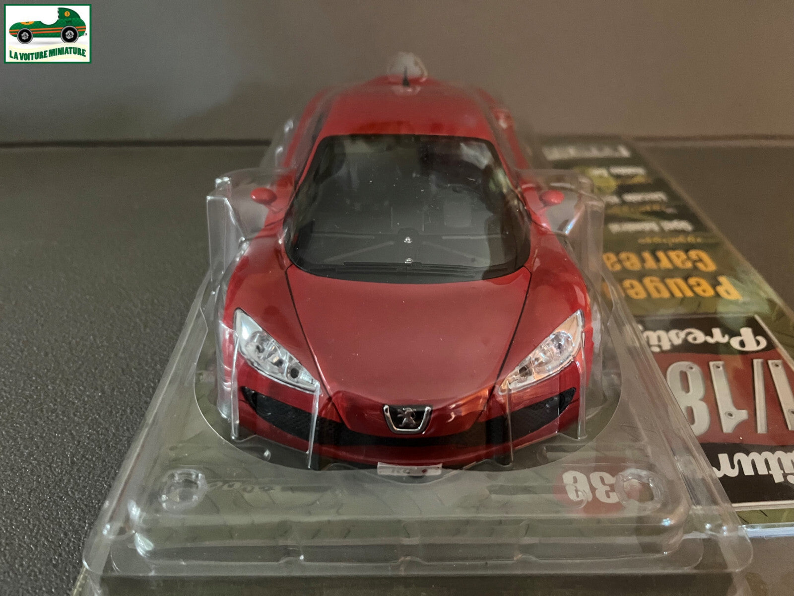 Voiture miniature Peugeot RC Carreau Solido au 1/18