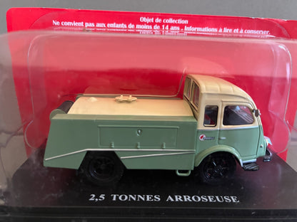 Voiture Miniature Renault 2,5 Tonnes Arroseuse Hachette 1/43
