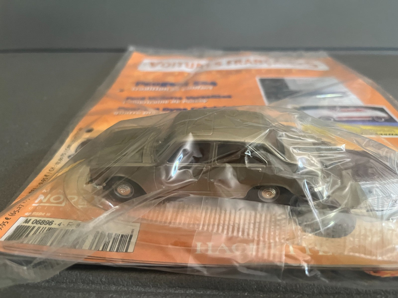 Voiture miniature Peugeot 504 Norev Hachette + Fascicule au 1/43