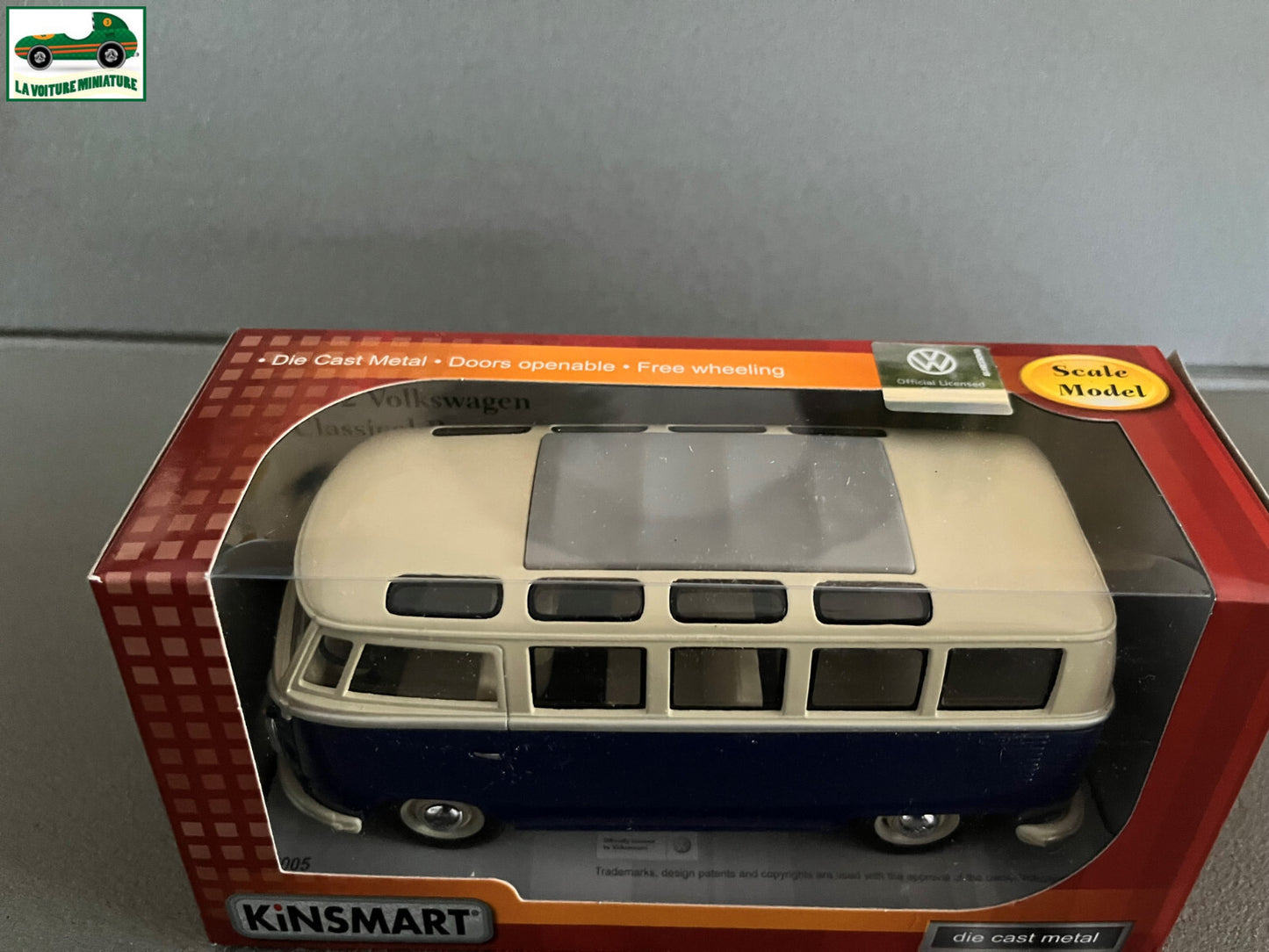 Voiture miniature Volkswagen Combi Samba Bus Kinsmart au 1/24