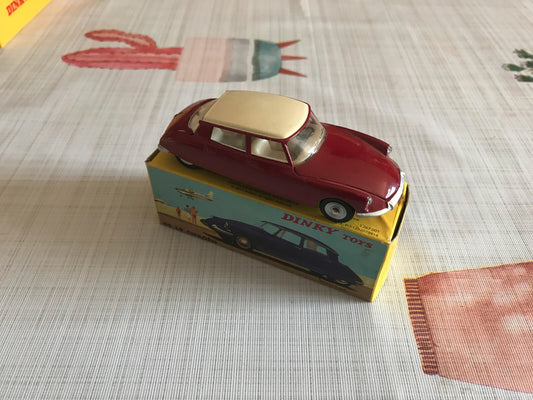 Voiture miniature Citroen DS 19 530 Chassis Noir Dinky Toys Atlas au 1/43