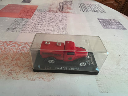 Voiture Miniature Ford V8 Citerne 4434 Solido au 1/43