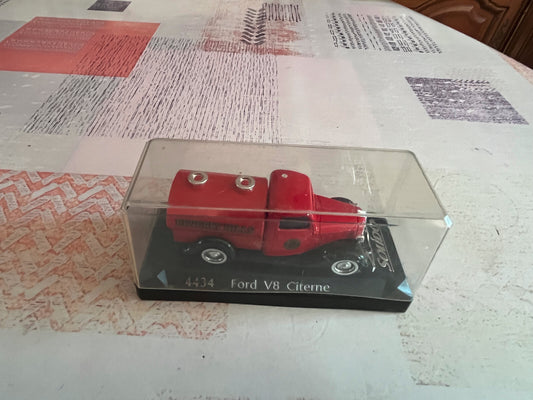 Voiture Miniature Ford V8 Citerne 4434 Solido au 1/43