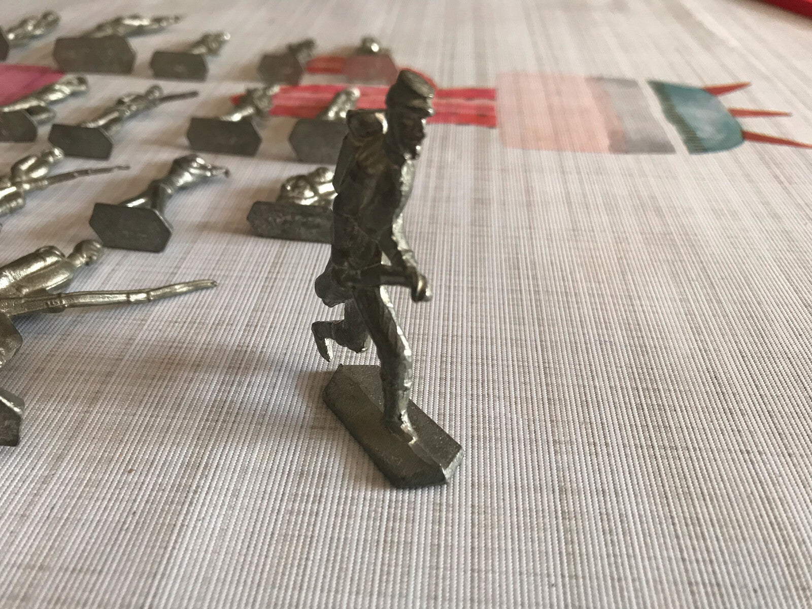 Ancien Soldat Lot de 22 Soldats Armée Militaire Métal Alu ? Zamac ? Plomb ?