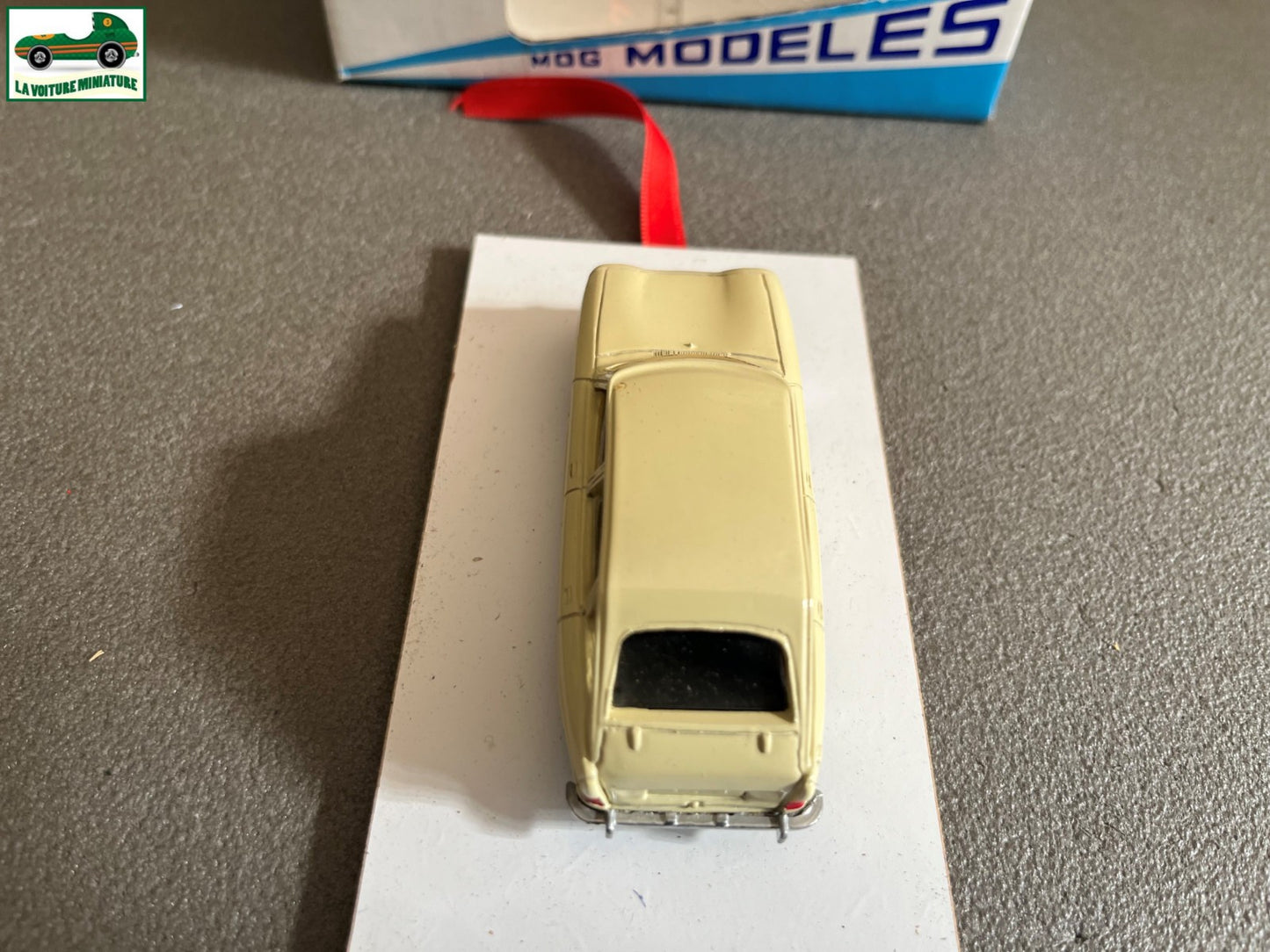 Voiture Miniature Kit résine monté Citroen Ami 8 MOG Modeles au 1/43
