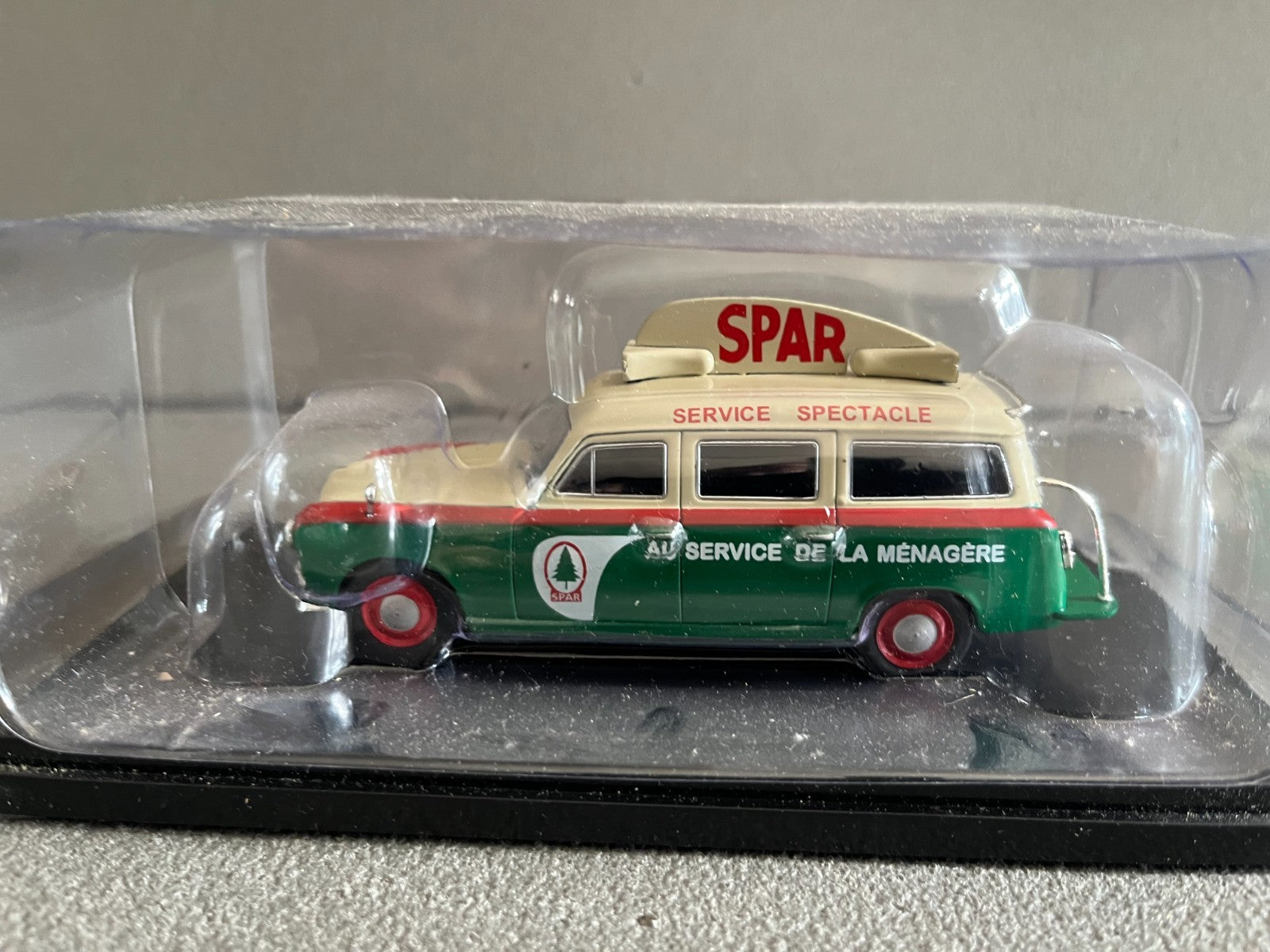 Voiture miniature Peugeot 403 Break Spar Auto Plus Hachette 1/43