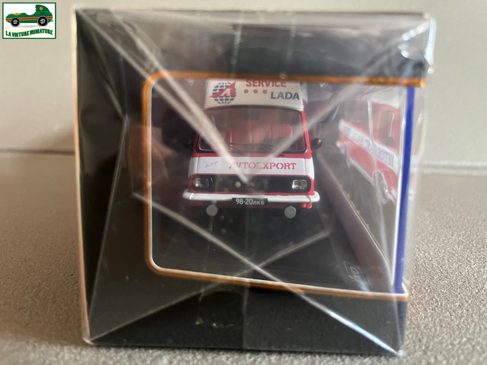 Voiture Miniature Camion Assistance Rallye RAF 2203 LADA Service Ixo au 1/43