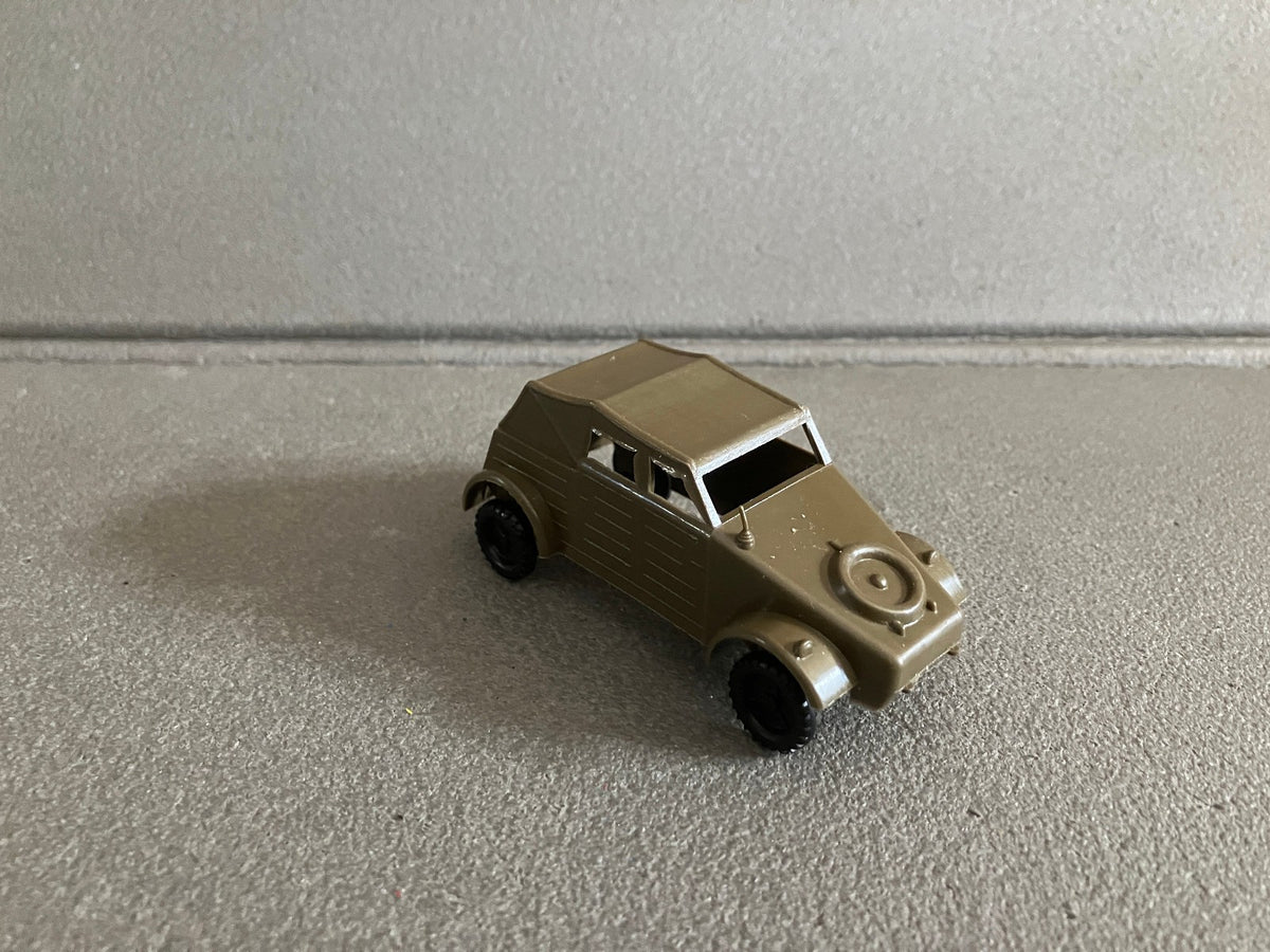 Ancienne Miniature Militaire Jouet de Bazar Plastique Volkswagen Kubelwagen 1/43