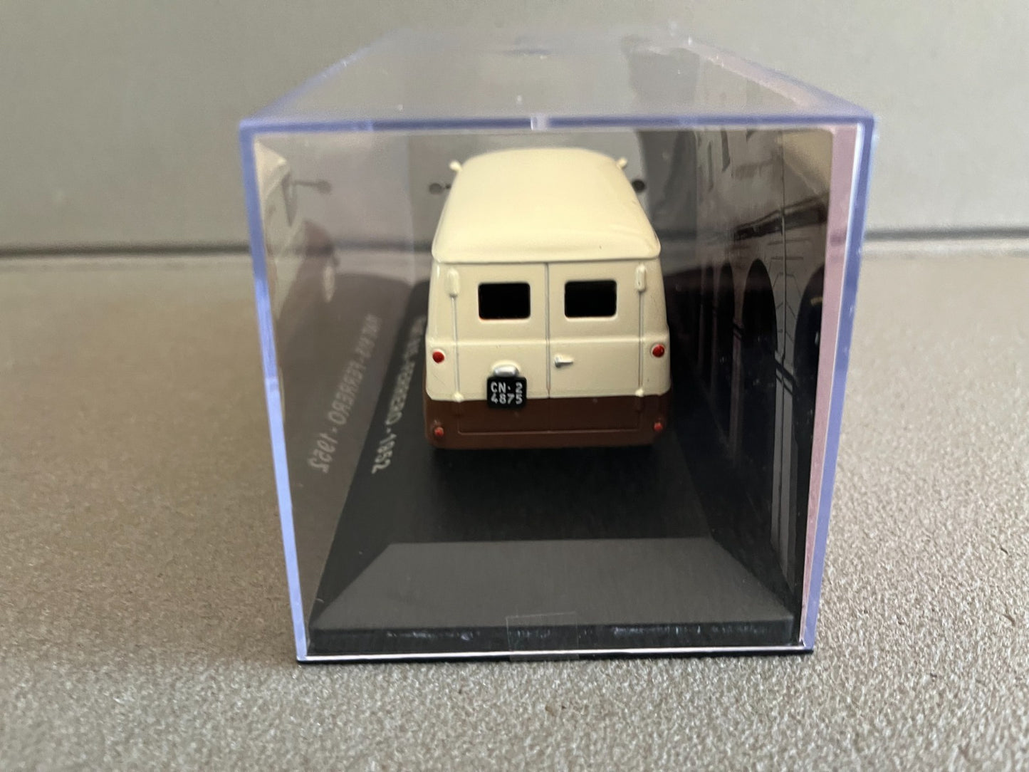 Voiture miniature Fourgon Camion Fiat 615 Ferrero 1952 au 1/43