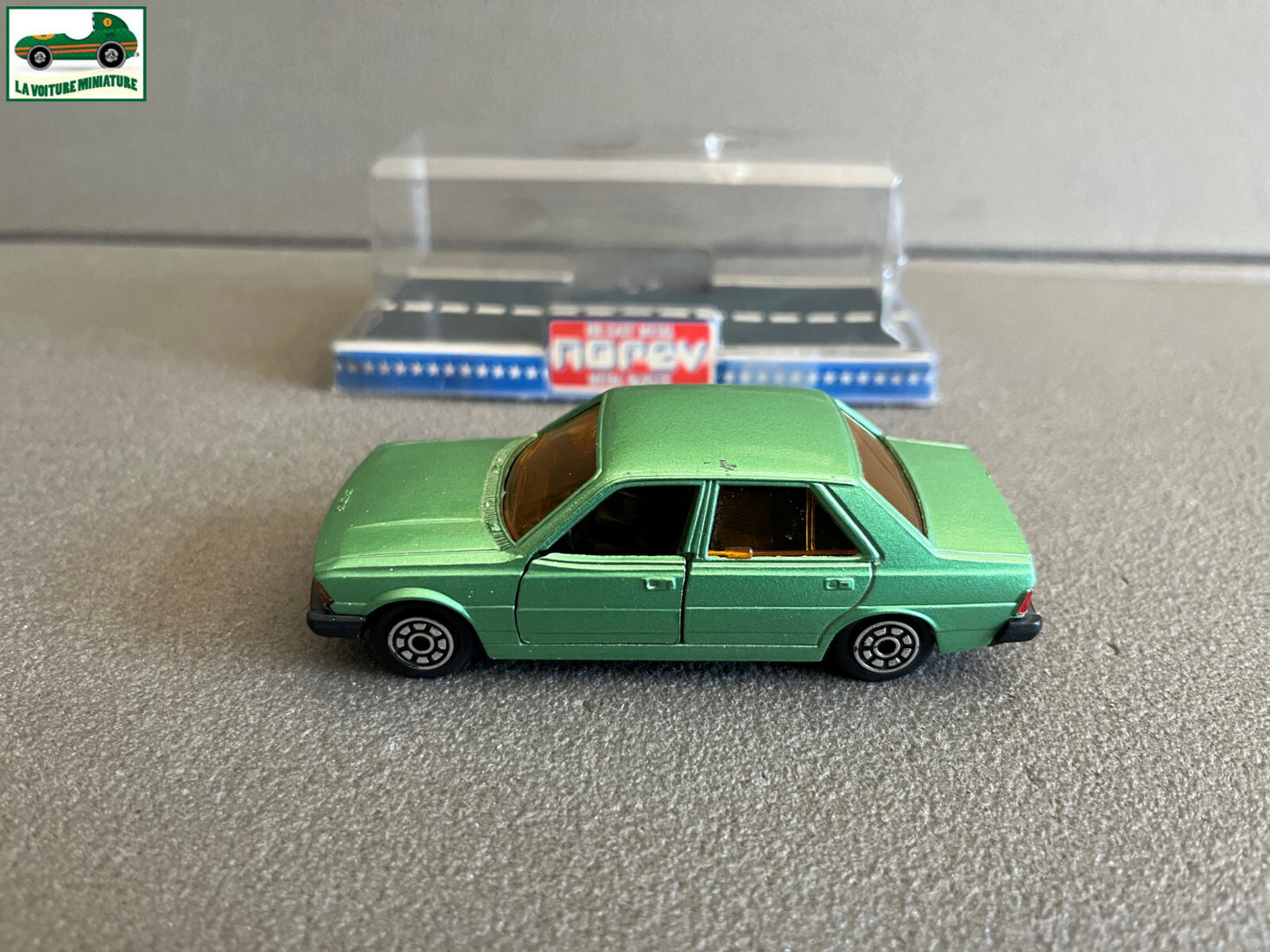 Voiture Miniature Peugeot 305 Jet Car Norev France au 1/43