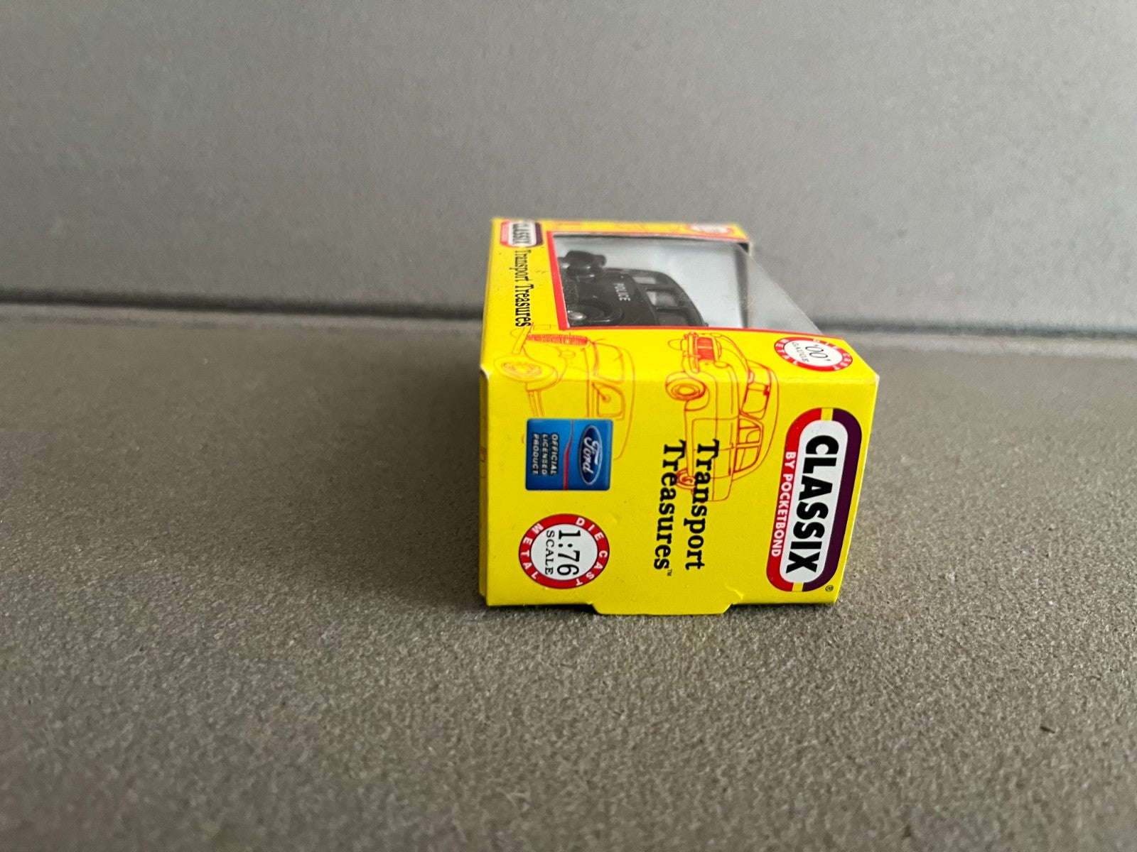 Voiture Miniature Fourgon Austin 101 Estate Police Classix au 1/76