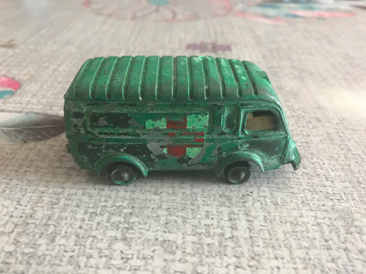 Ancienne Voiture Miniature Camion Renault 1000 Kgs CIJ France Epave