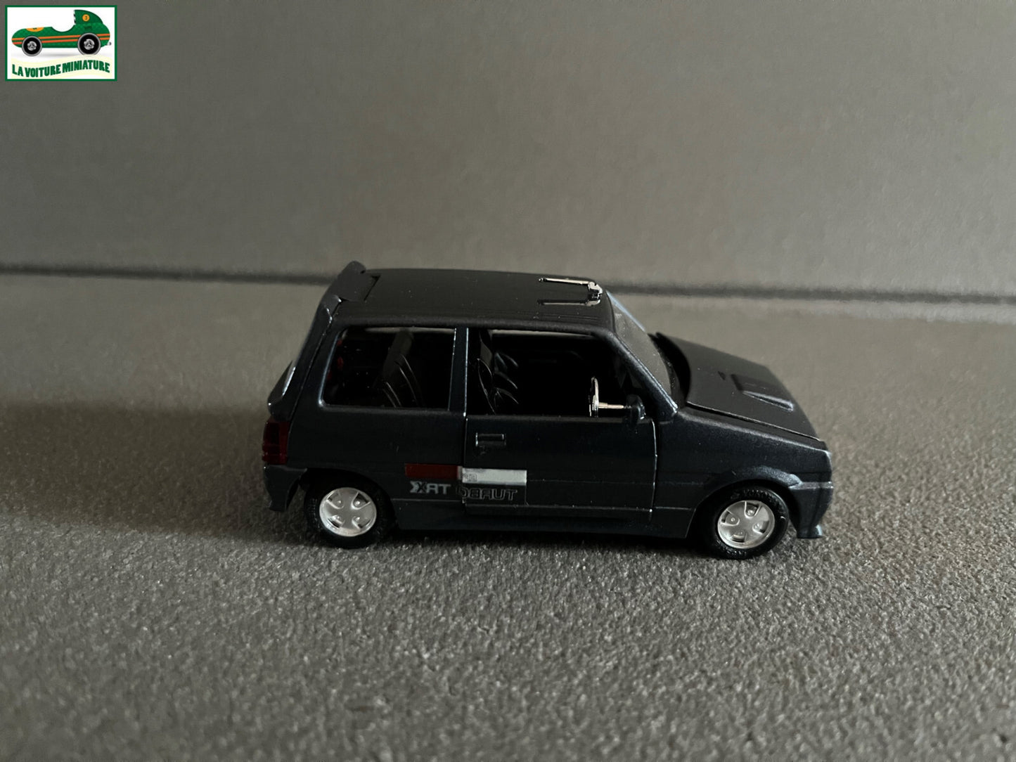 Voiture miniature Diapet Daihatsu Mira Japan au 1/35