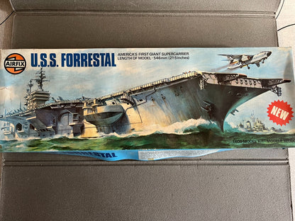 Maquette Kit à monter Bateau Navire Militaire U.S.S. Forrestal AirFix 1/600
