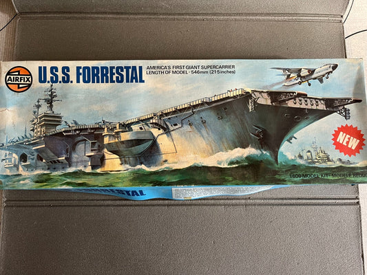 Maquette Kit à monter Bateau Navire Militaire U.S.S. Forrestal AirFix 1/600