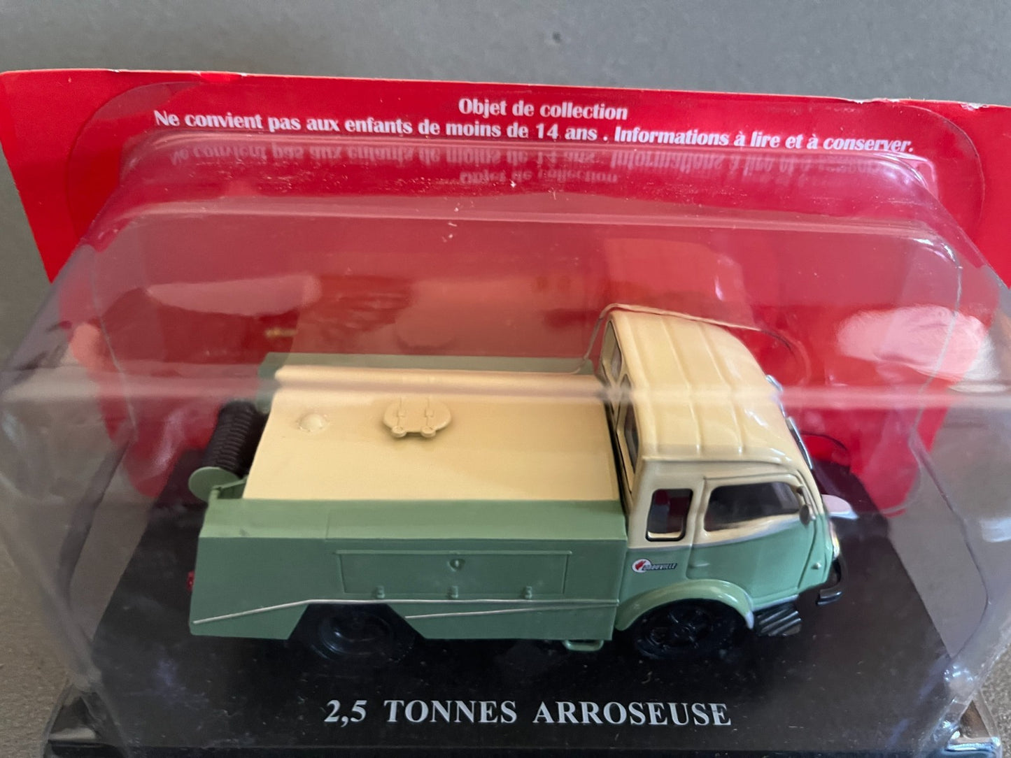 Voiture Miniature Renault 2,5 Tonnes Arroseuse Hachette 1/43