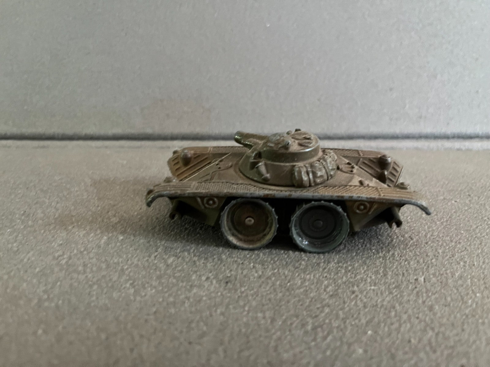 Ancienne Miniature Militaire Char EBR Panhard Dinky Toys Meccano France Epave