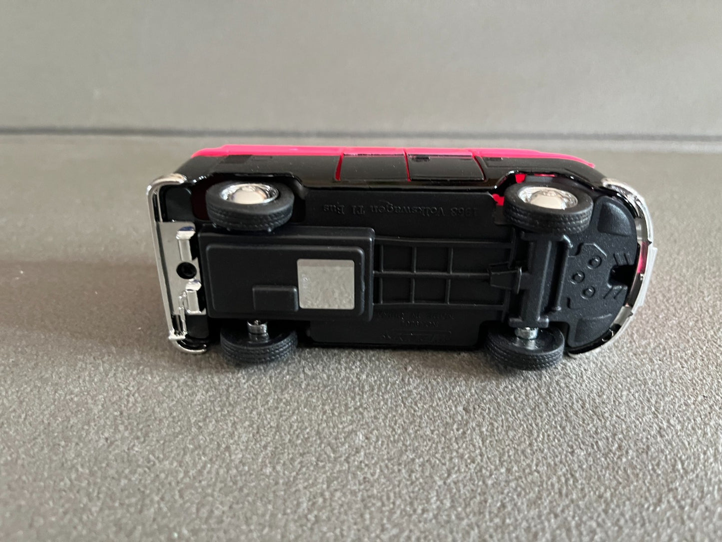 Voiture Miniature Bus Volkswagen Combi T1 1963 Welly au 1/34 1/39