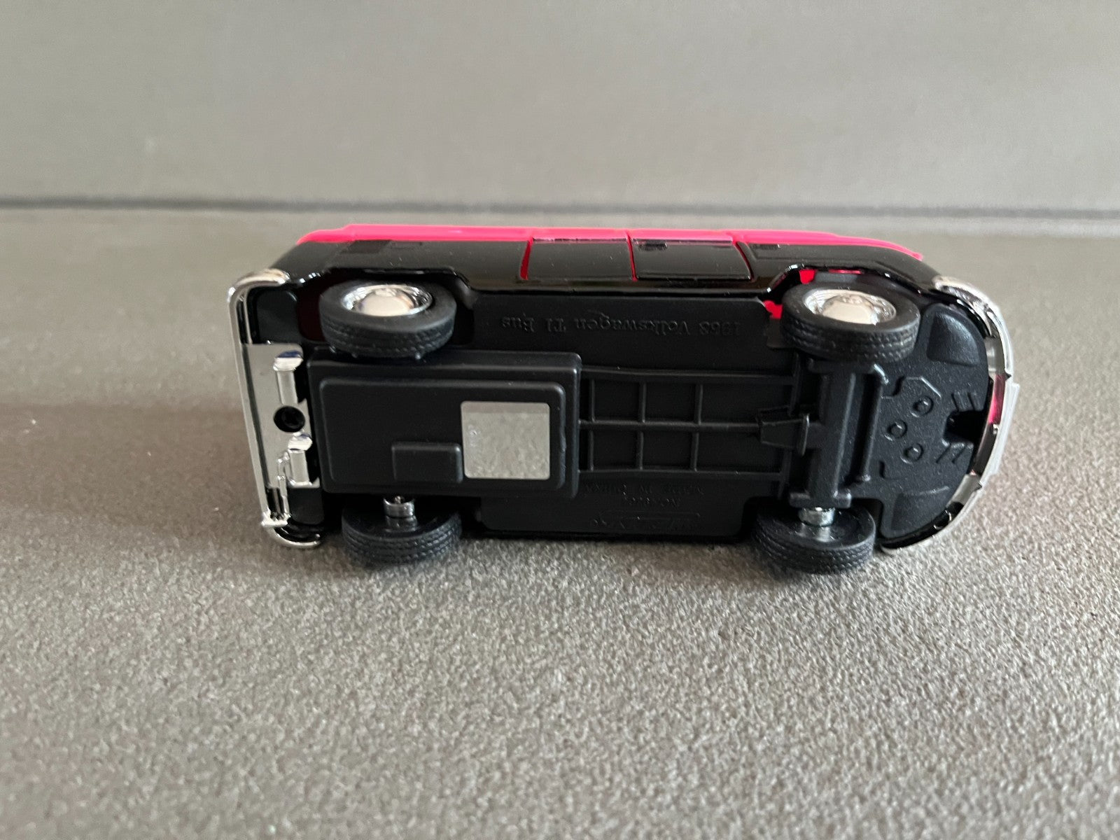 Voiture Miniature Bus Volkswagen Combi T1 1963 Welly au 1/34 1/39