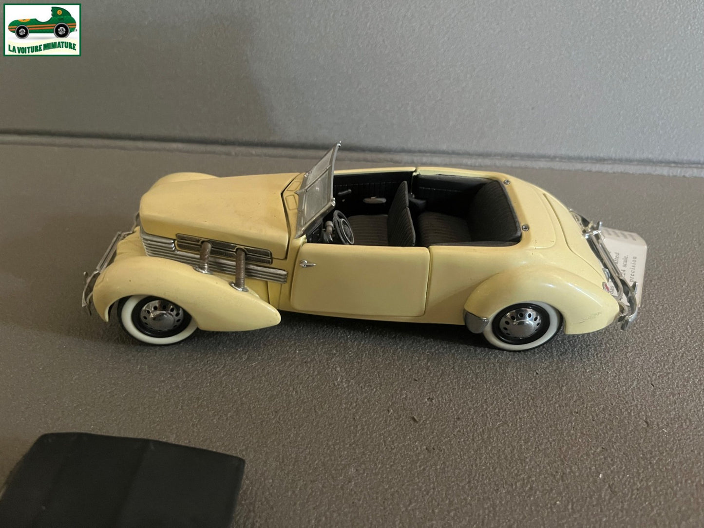 Voiture miniature 1937 Cord 812 Phaeton Coupé Franklin Mint 1/24 Défauts