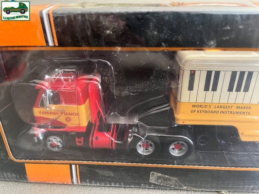 Semi Remorque International Harvester DCOF-405 1959 Piano Yamaha Ixo au 1/43