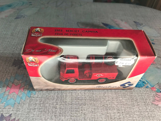 Voiture Miniature Pompiers Camion 2103 Berliet Camiva Feux Solido TonerGam 1/50