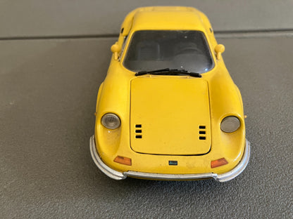 Ancienne Voiture miniature Ferrari Dino 246 GT Anson au 1/18