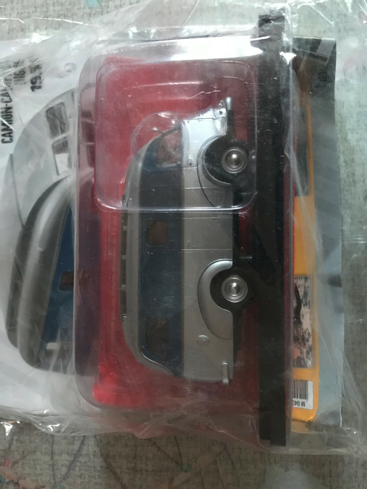 Voiture miniature Renault 1400 KG Camion Camping Car Digue Hachette au 1/43
