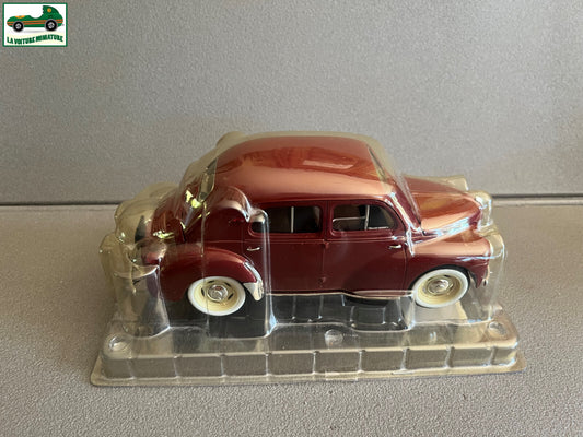 Voiture miniature Renault 4CV Solido 1/17 non 1/18