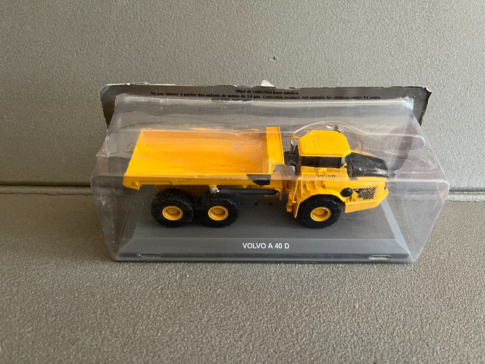 Miniature Véhicule de chantier Volvo A 40 D Camion Tombereau Hachette 1/72