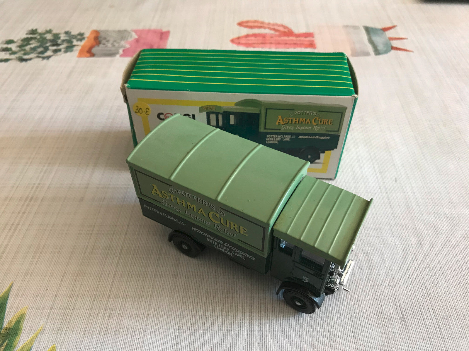 Voiture Miniature Camion Fourgon AEC 508 Asthma Cure Corgi 1/43