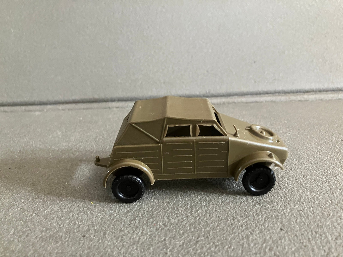 Ancienne Miniature Militaire Jouet de Bazar Plastique Volkswagen Kubelwagen 1/43