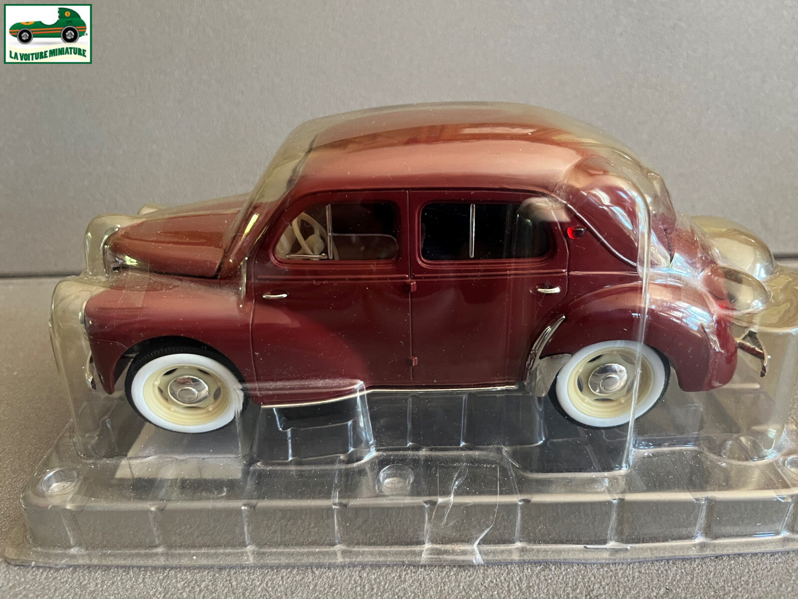 Voiture miniature Renault 4CV Solido 1/17 non 1/18