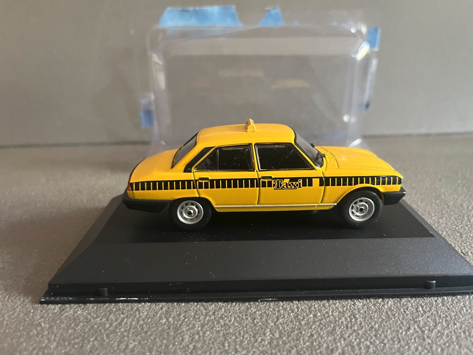 Voiture Miniature Peugeot 504 Taxi Cordoba 1999 Ixo Argentine au 1/43