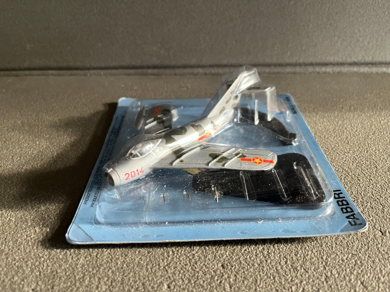 Avion miniature Militaire Mig-17 Fabbri Italeri 1/100