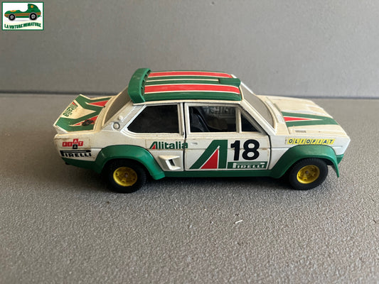 Ancienne Voiture Miniature Fiat 131 Abarth Rally au 1/24 Epave