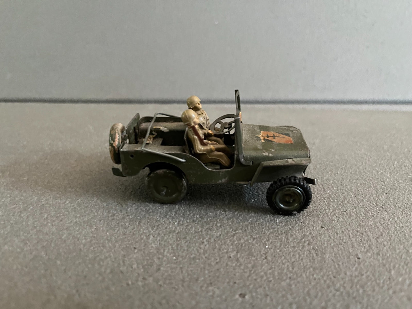 Rare Ancienne Voiture Miniature Militaire Jeep Willis Armée Tôle Modifié 1/43