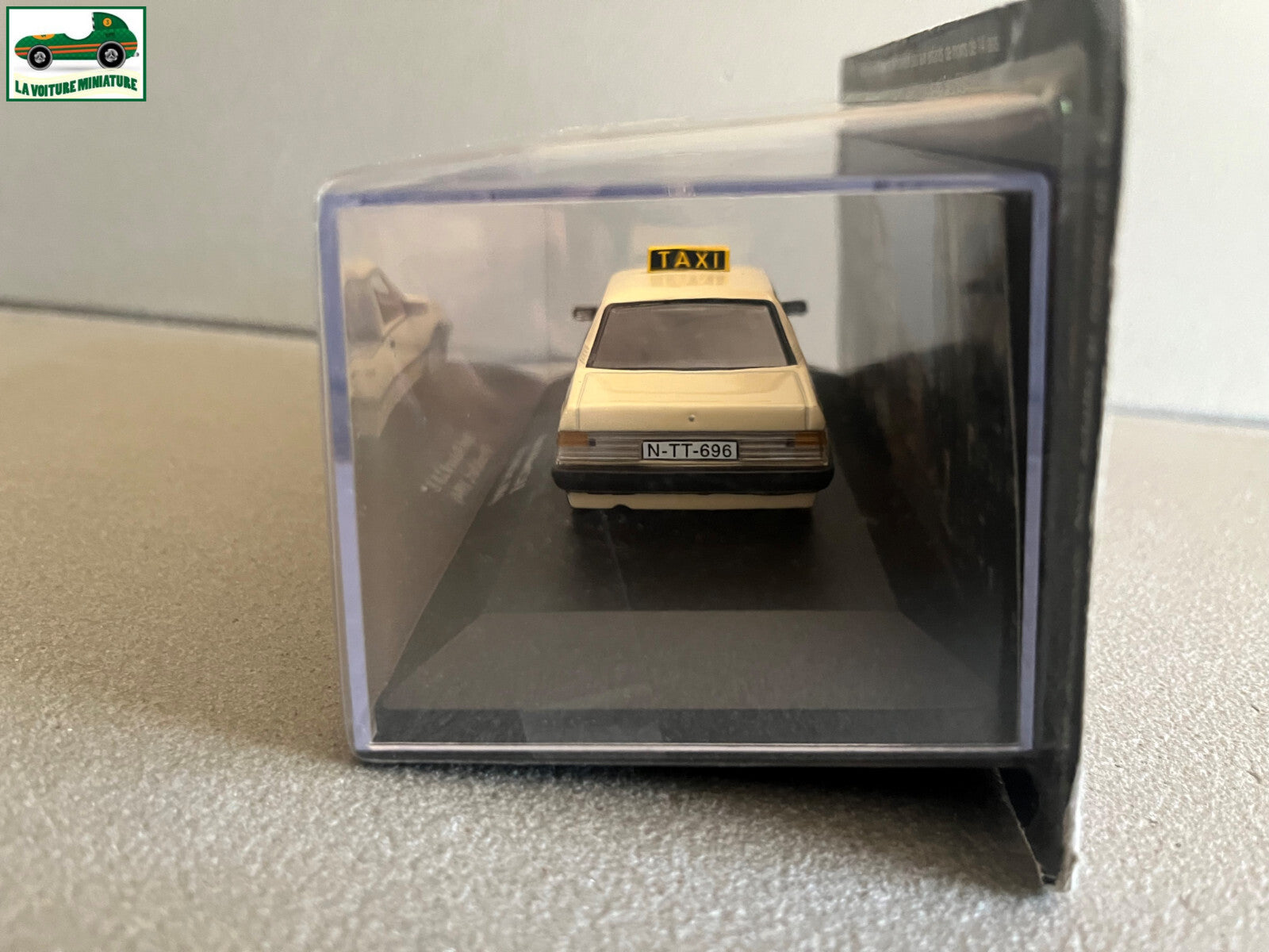 Voiture Miniature Opel Rekord 2.0E 1984 Frankfurt Taxi Du Monde au 1/43 Altaya