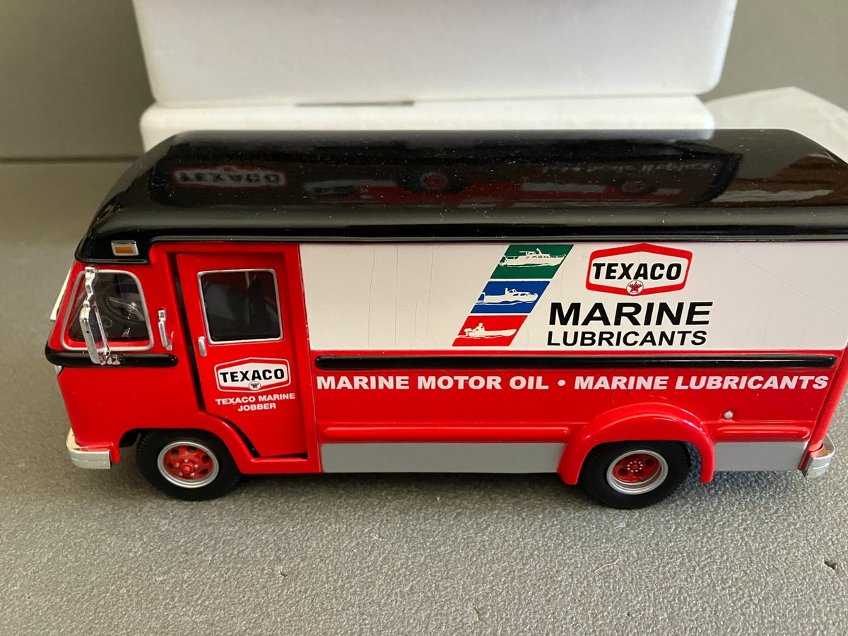 Voiture miniature Camion Fourgon Texaco 1961 Divco Dividend Model 70 1/34