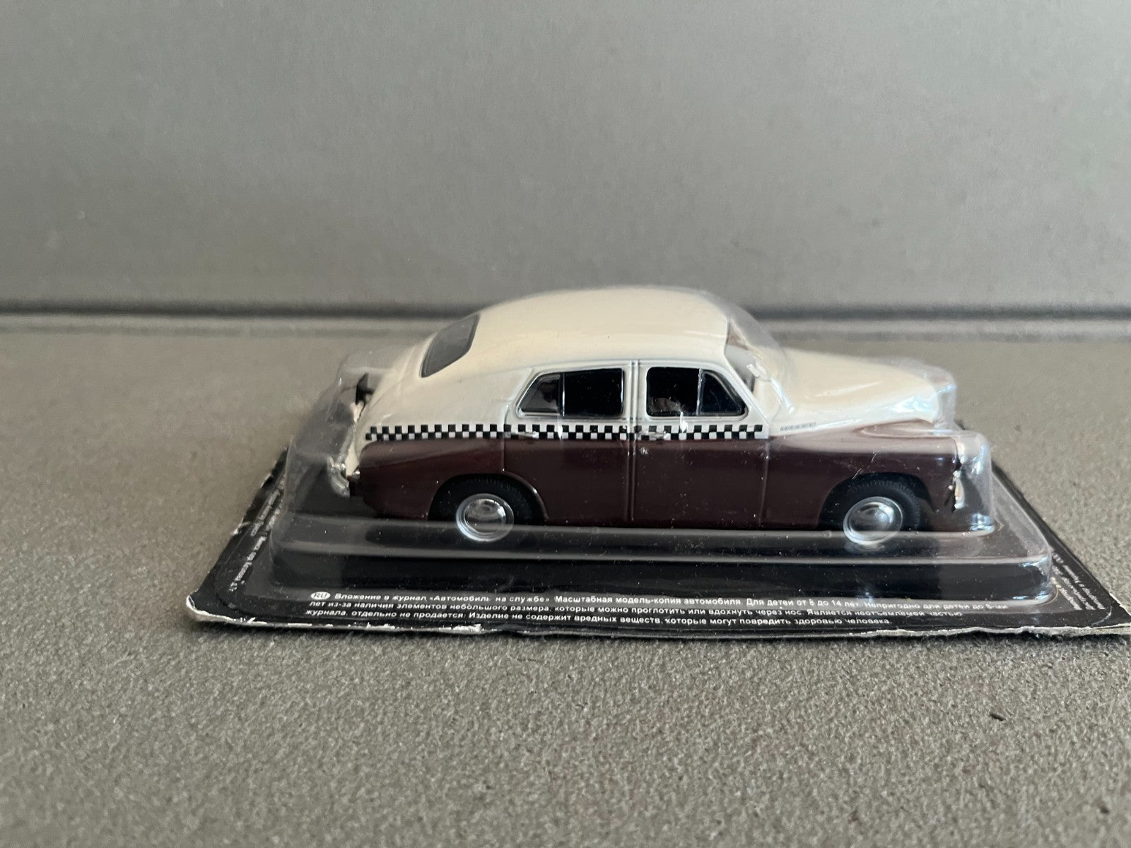 Voiture Miniature GAZ M20 Pobieba Taxi Ixo DeAgostini URSS Pays Est Russie 1/43