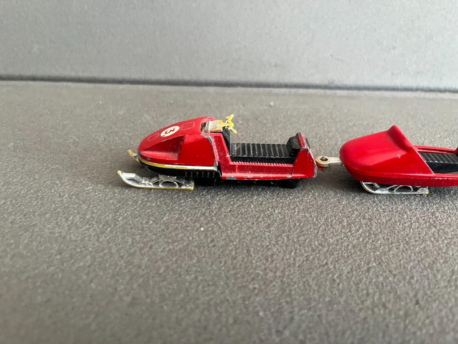 Ancienne Voiture miniature Moto Neige + Remorque Majorette France