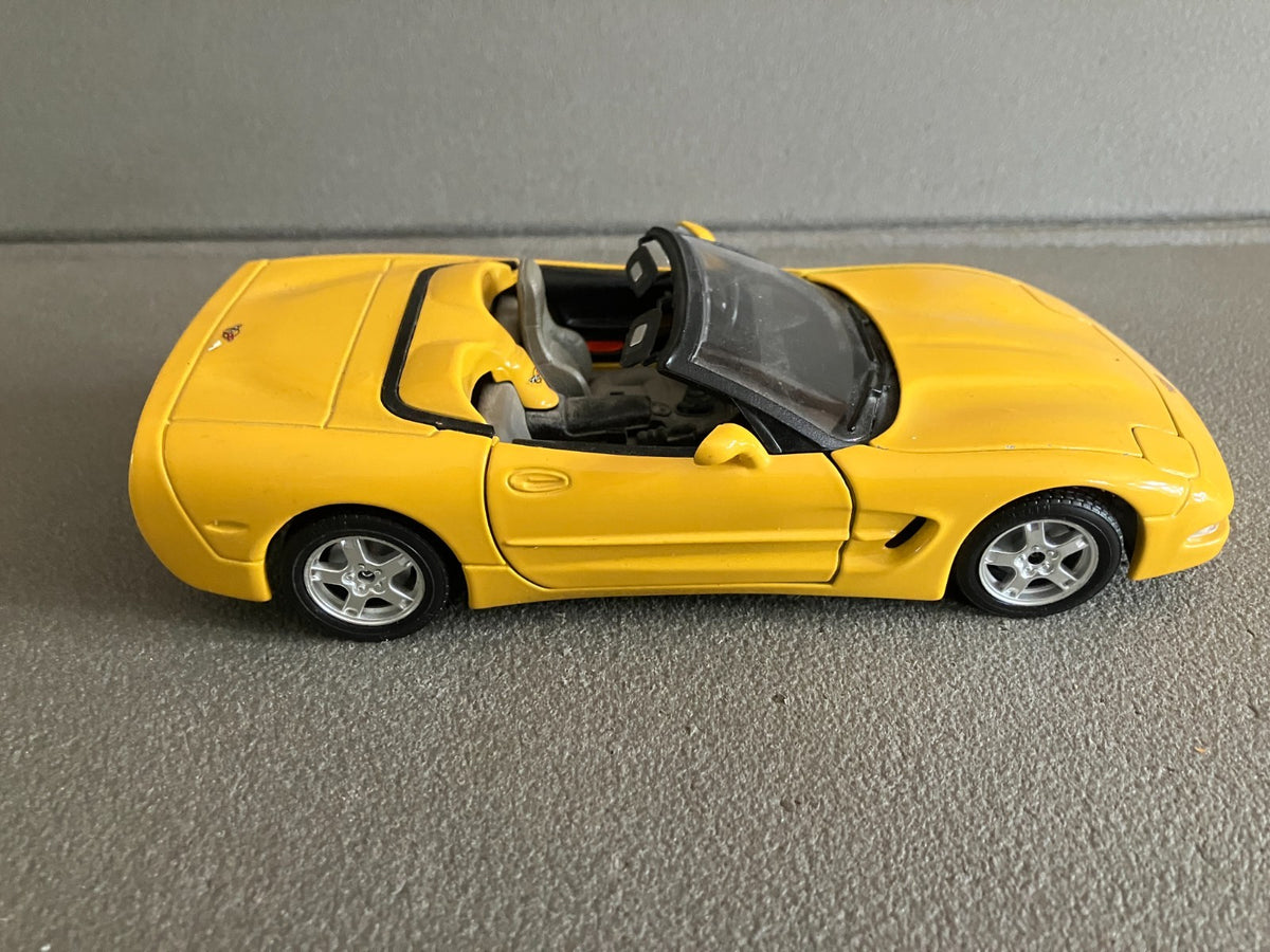 Voiture Miniature Chevrolet Corvette 1997 Burago Italy au 1/24