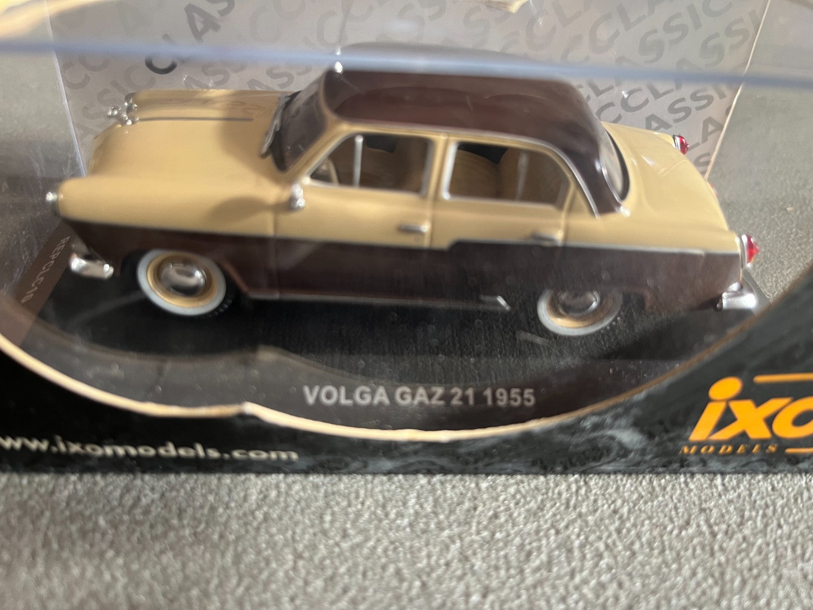 Voiture miniature Volga Gaz 21 1955 Ixo au 1/43