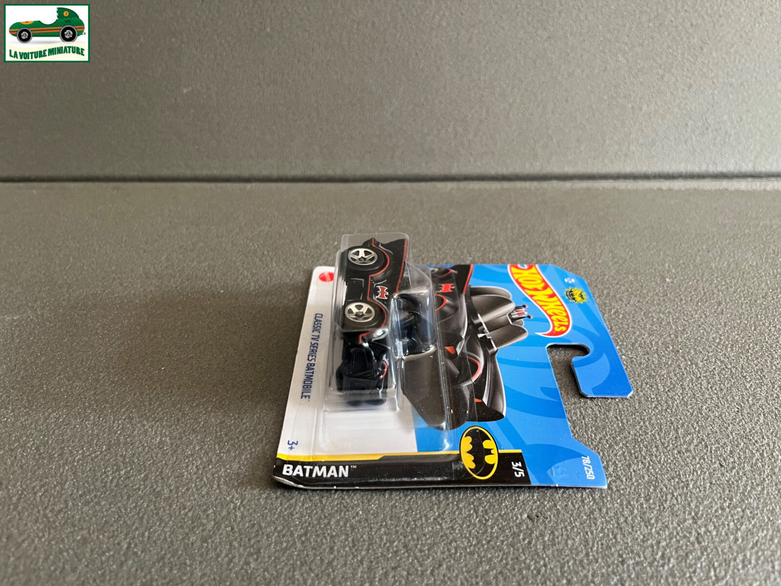 Voiture miniature Hot Wheels Classic TV Series Batmobile Batman au 1/60 1/64