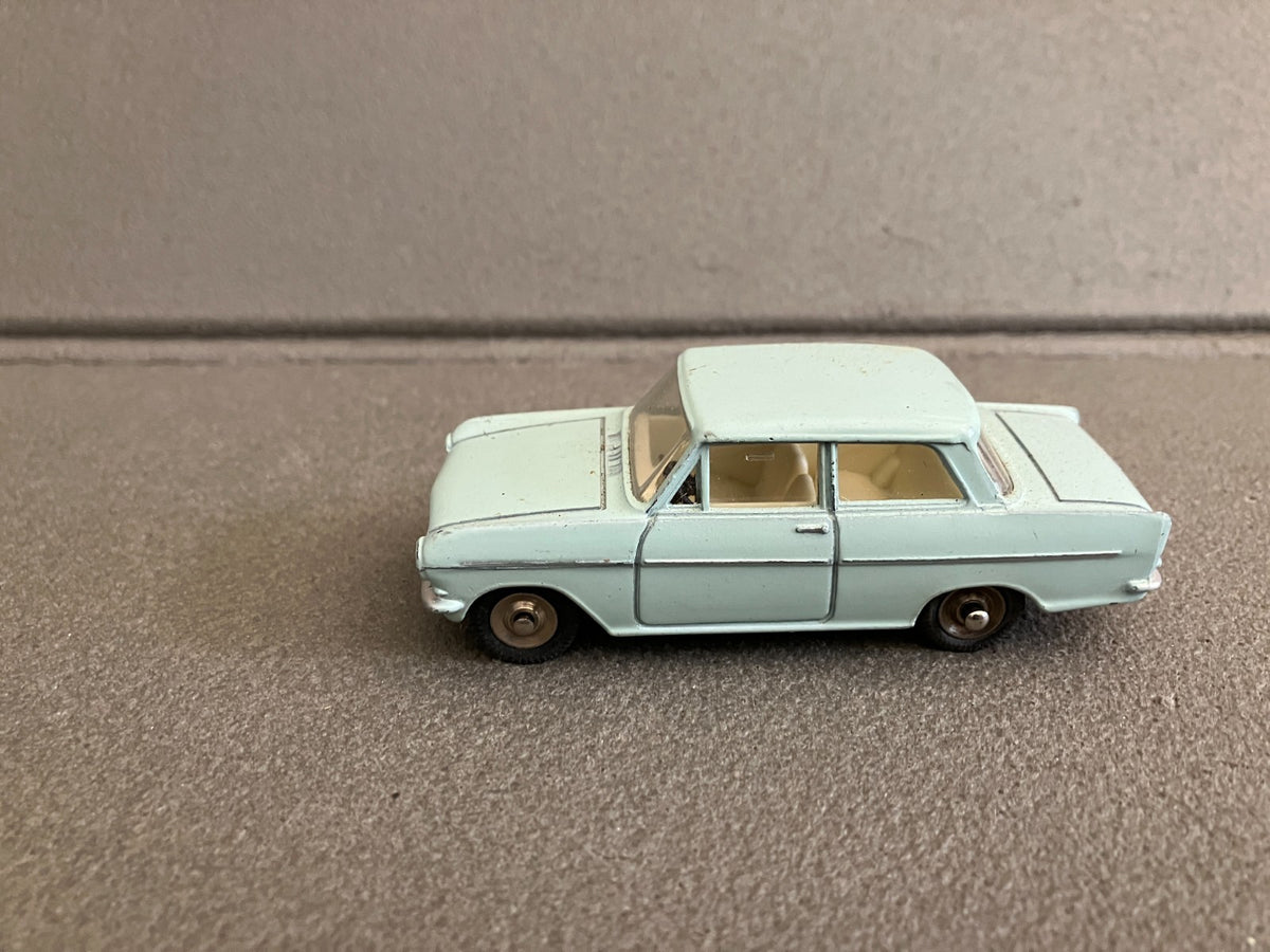 Ancienne Voiture Miniature Opel Kadett 540 France Meccano Dinky Toys 1/43