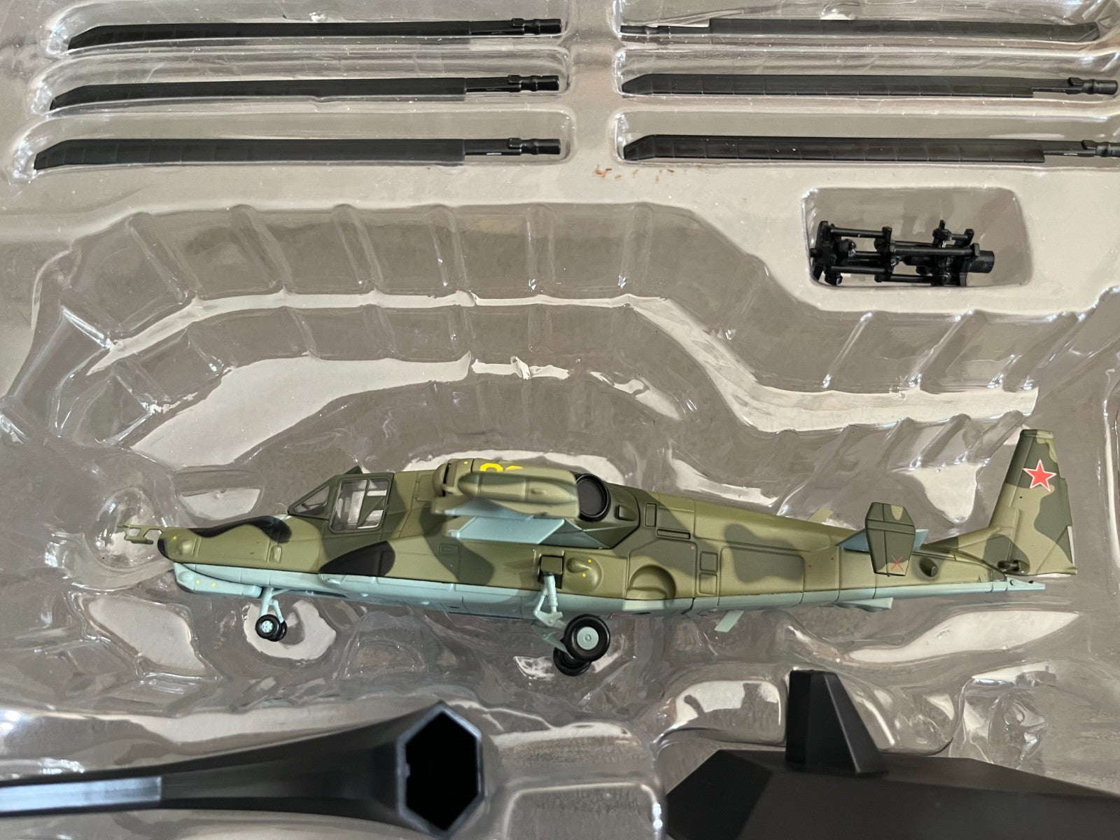 Hélicoptère de combat Miniature Kamov KA-50 Black Shark Hokum Altaya 1/72