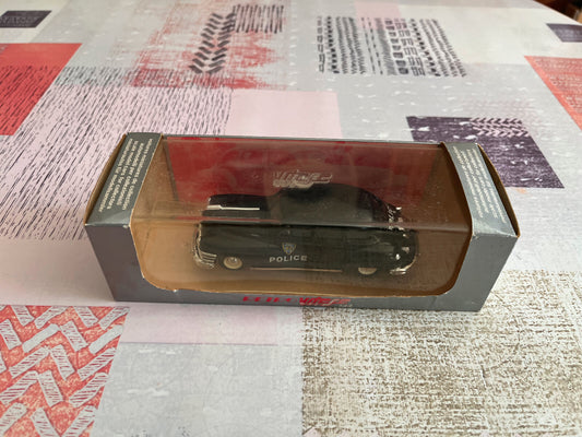 Voiture Miniature 372 Chrysler Windsor Police 1947 Retro Vitesse au 1/43