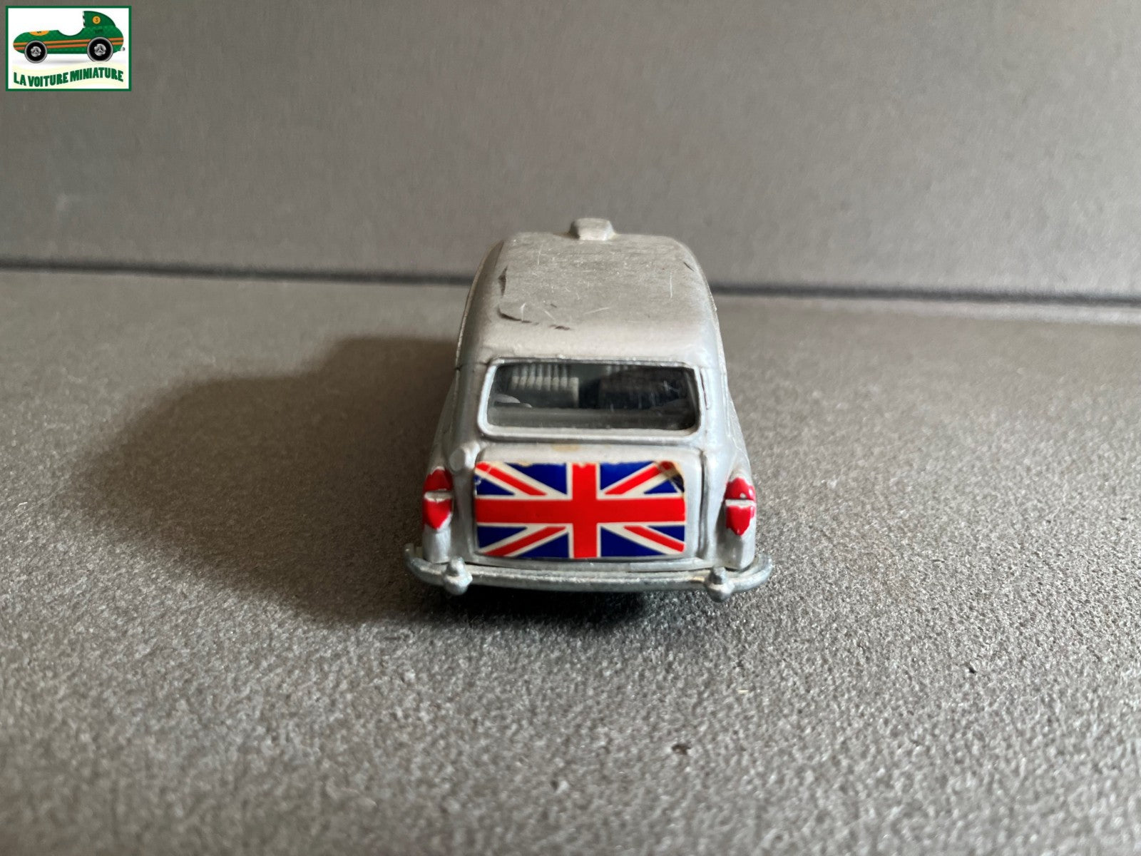 Ancienne Voiture Miniature Austin taxi Jubilee 1977 Queen Dinky Toys England